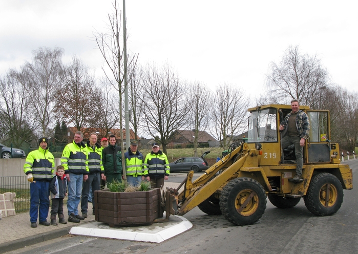 Aufstellung der Pflanzkübel am 13.03.2010