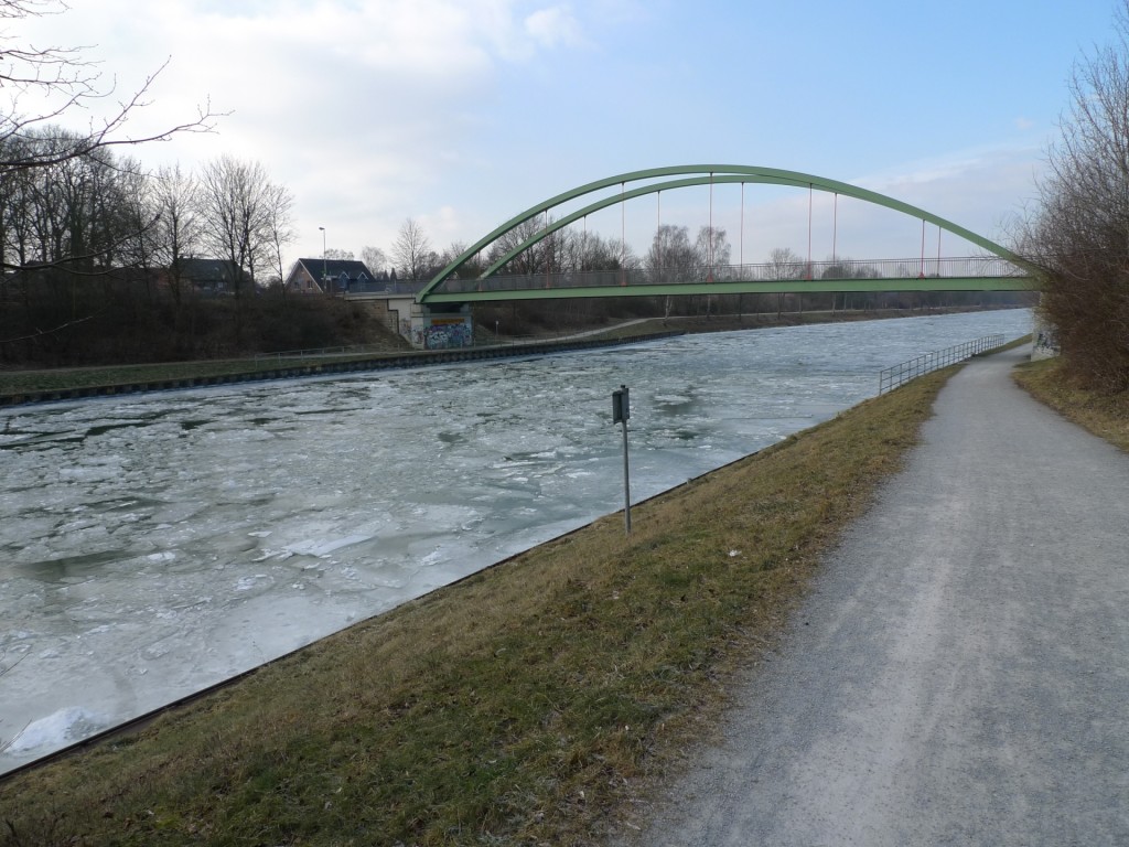 der Kanal ist zugefroren